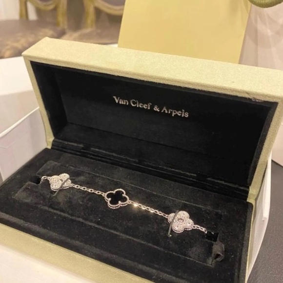 Van Cleef & Arpels Alhambra Vintage Bracelet - Black Onyx (Full Set) - Picture 2 of 6
